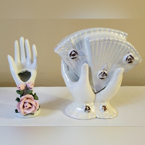 Two Vintage 60's 70’s white floral porcelain hand vases figurine - Picture 14 of 14